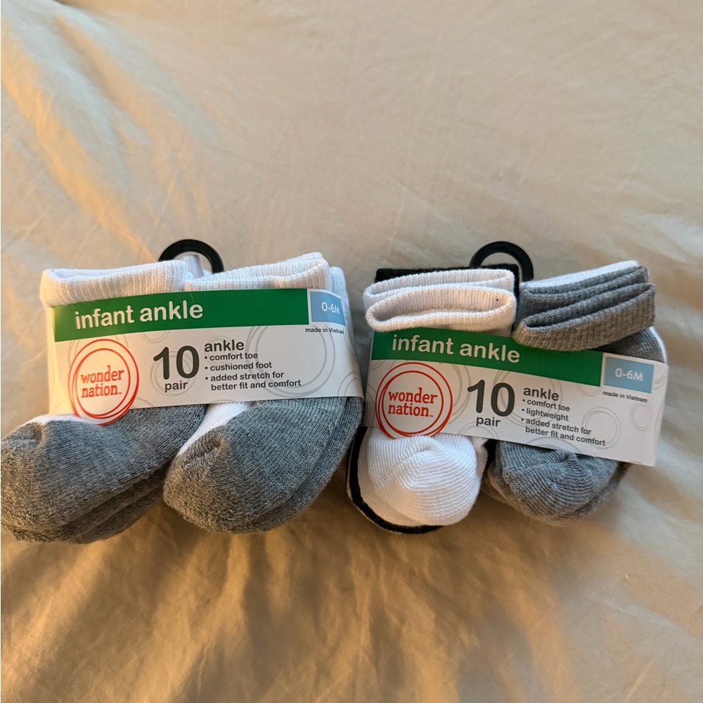 Wonder Nation Infant Ankle Socks - Gray and White Set